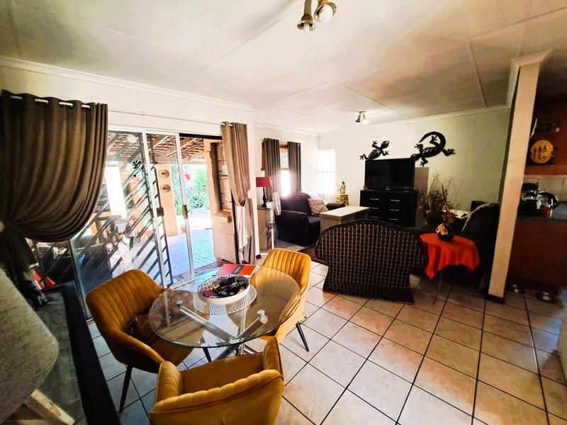 2 Bedroom Property for Sale in Eldoraigne Gauteng