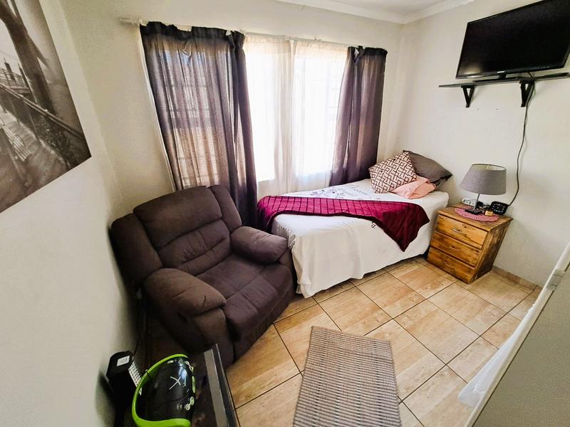 2 Bedroom Property for Sale in Eldoraigne Gauteng