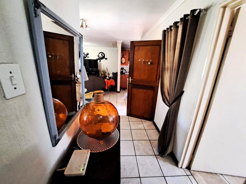 2 Bedroom Property for Sale in Eldoraigne Gauteng