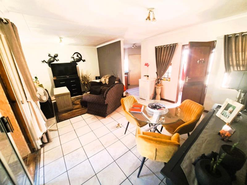 2 Bedroom Property for Sale in Eldoraigne Gauteng