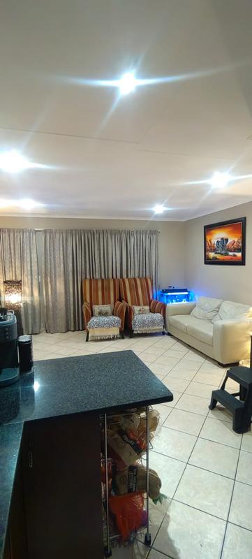 2 Bedroom Property for Sale in The Reeds Gauteng