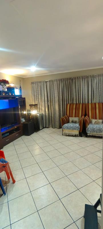 2 Bedroom Property for Sale in The Reeds Gauteng