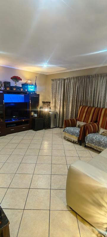 2 Bedroom Property for Sale in The Reeds Gauteng