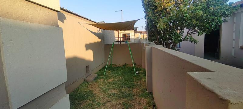 2 Bedroom Property for Sale in The Reeds Gauteng