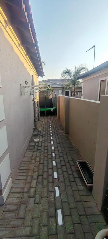 2 Bedroom Property for Sale in The Reeds Gauteng