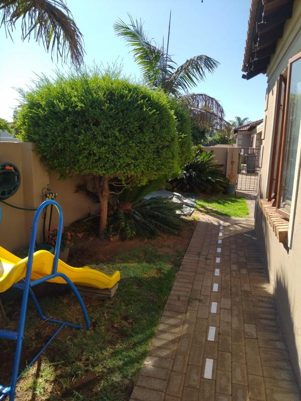 2 Bedroom Property for Sale in The Reeds Gauteng