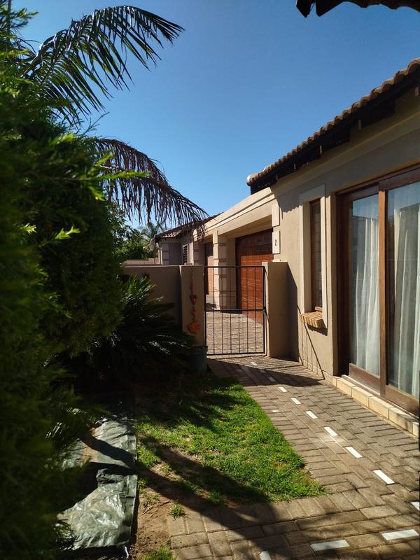 2 Bedroom Property for Sale in The Reeds Gauteng