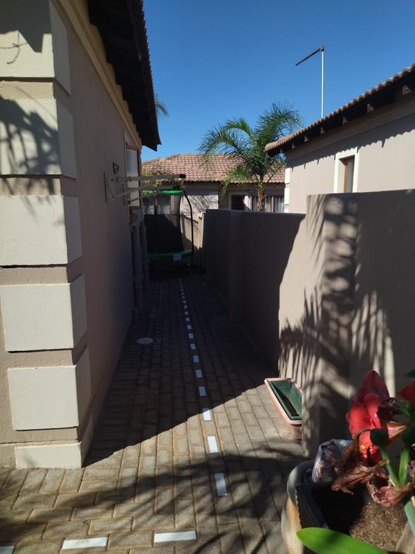 2 Bedroom Property for Sale in The Reeds Gauteng