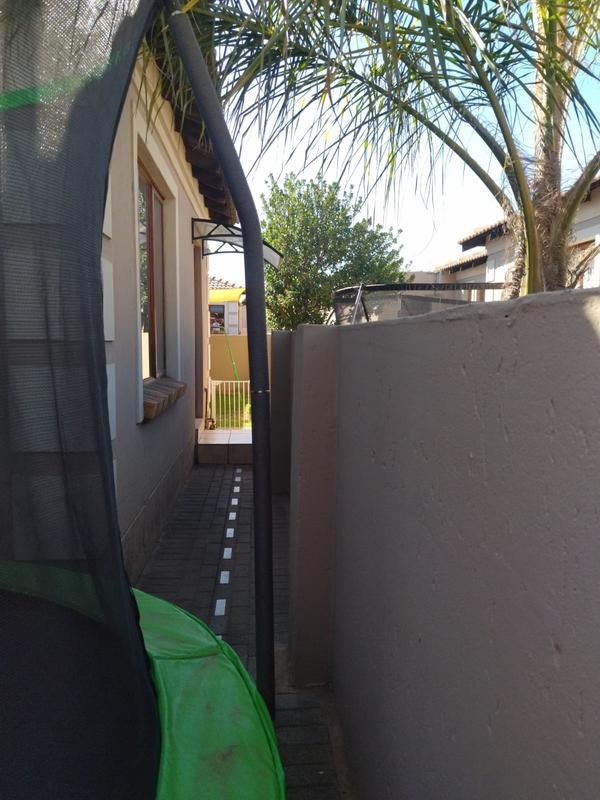 2 Bedroom Property for Sale in The Reeds Gauteng