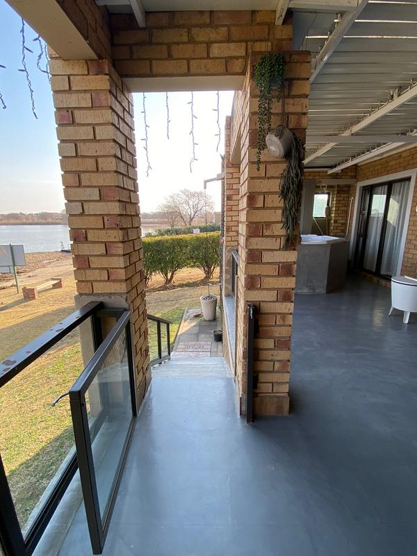 4 Bedroom Property for Sale in Bronkhorst Bay Gauteng