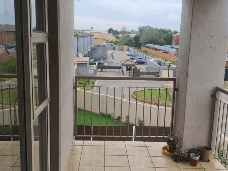 To Let 2 Bedroom Property for Rent in Bardene Gauteng