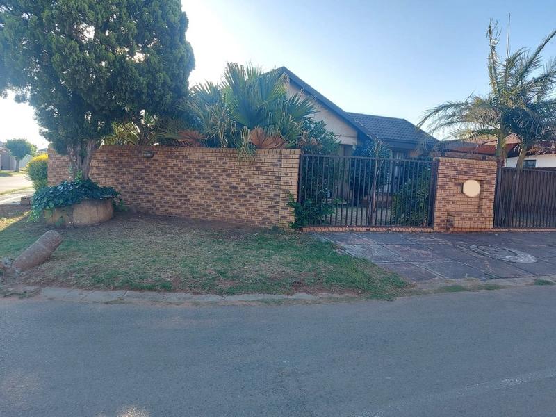 To Let 3 Bedroom Property for Rent in Mmesi Park Gauteng