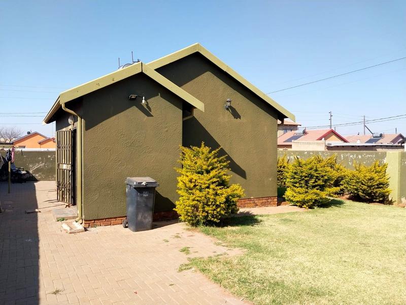 2 Bedroom Property for Sale in Bram Fischerville Gauteng