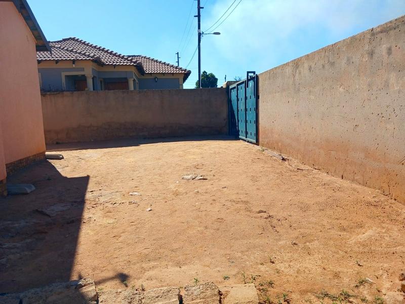 2 Bedroom Property for Sale in Bram Fischerville Gauteng