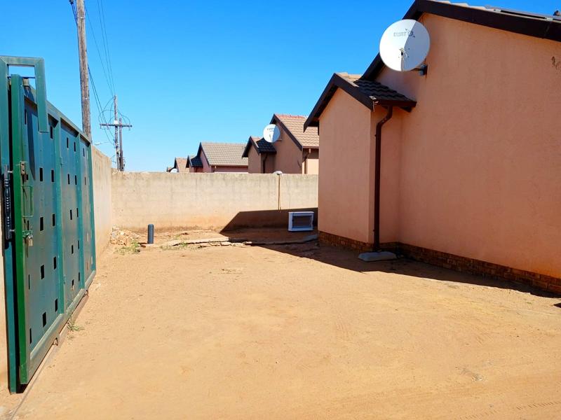 2 Bedroom Property for Sale in Bram Fischerville Gauteng