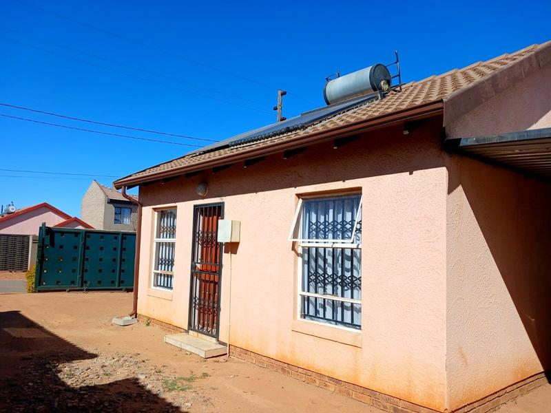 2 Bedroom Property for Sale in Bram Fischerville Gauteng