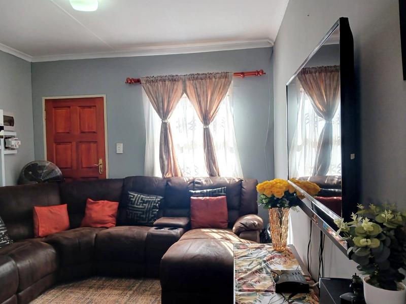 2 Bedroom Property for Sale in Bram Fischerville Gauteng