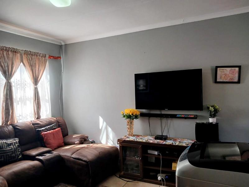 2 Bedroom Property for Sale in Bram Fischerville Gauteng