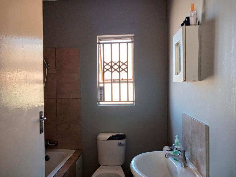 2 Bedroom Property for Sale in Bram Fischerville Gauteng