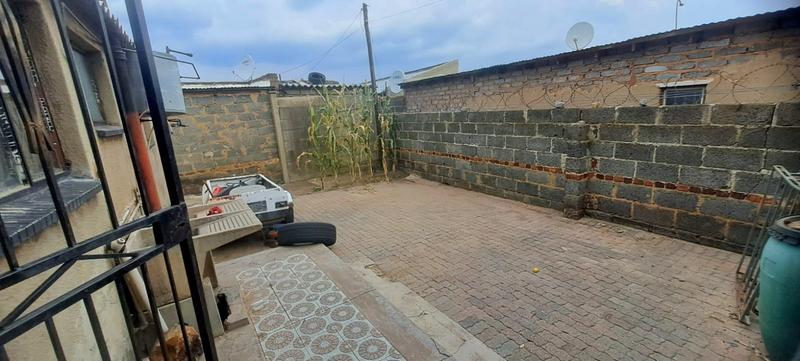 2 Bedroom Property for Sale in Meadowlands Gauteng