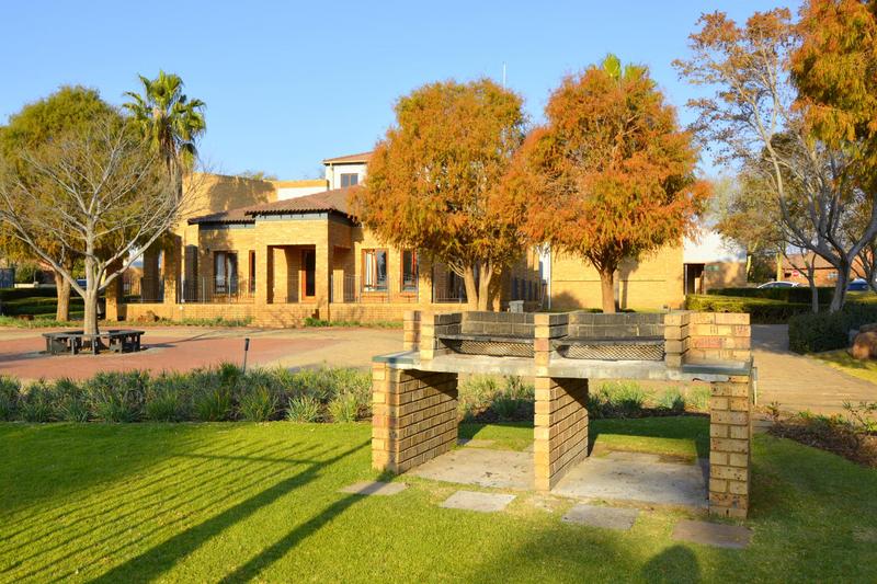 To Let 2 Bedroom Property for Rent in Equestria Gauteng