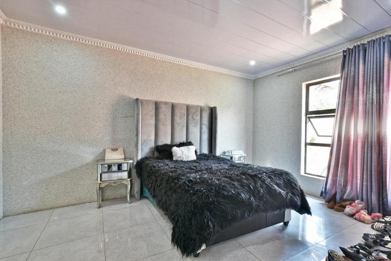 5 Bedroom Property for Sale in Ohenimuri Gauteng