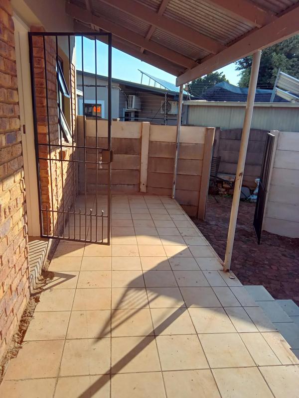 To Let 1 Bedroom Property for Rent in Sinoville Gauteng