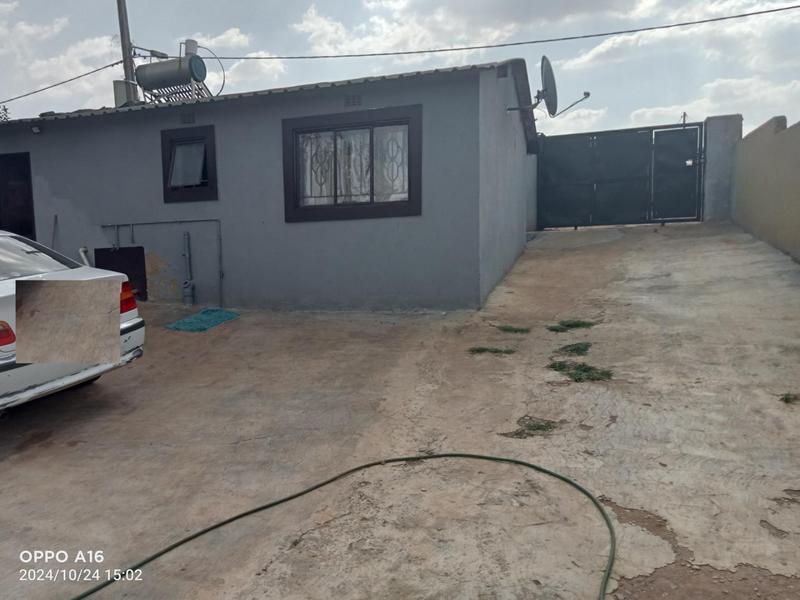 2 Bedroom Property for Sale in Tshepisong Gauteng