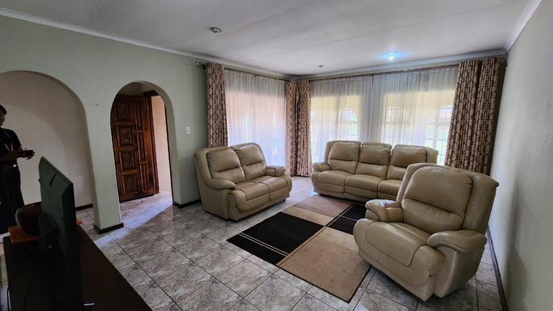 1 Bedroom Property for Sale in Brackendowns Gauteng