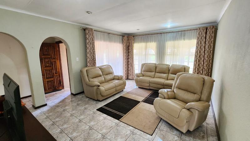 1 Bedroom Property for Sale in Brackendowns Gauteng