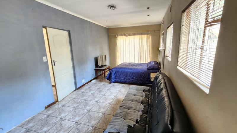 1 Bedroom Property for Sale in Brackendowns Gauteng