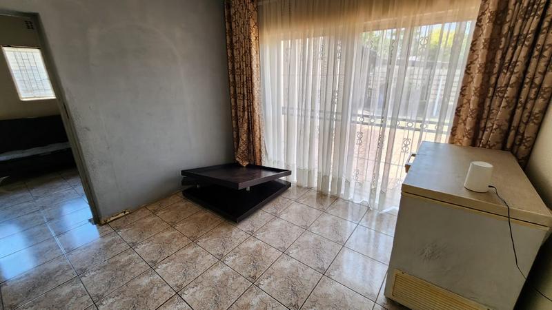 1 Bedroom Property for Sale in Brackendowns Gauteng