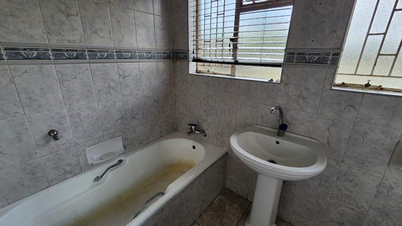 1 Bedroom Property for Sale in Brackendowns Gauteng