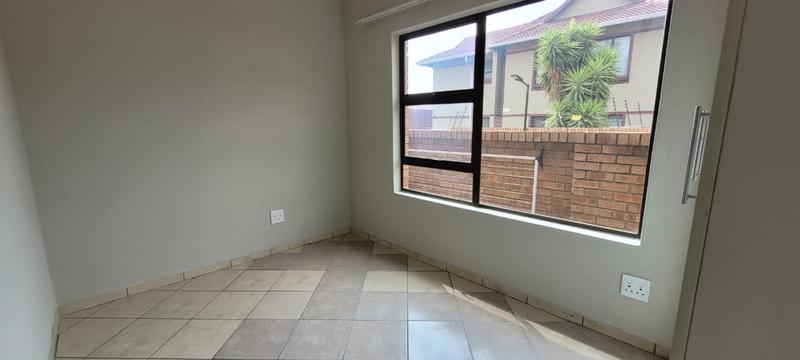 2 Bedroom Property for Sale in New Market Gauteng