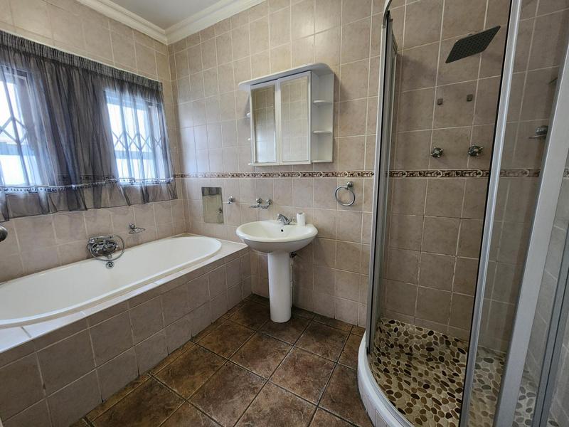 5 Bedroom Property for Sale in Vanderbijlpark SW 5 Gauteng