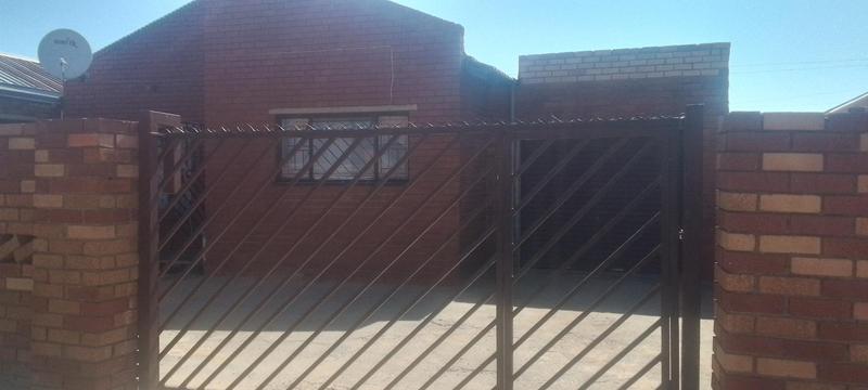 5 Bedroom Property for Sale in Maokeng Gauteng