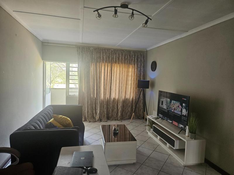 To Let 1 Bedroom Property for Rent in Florida Lake Gauteng