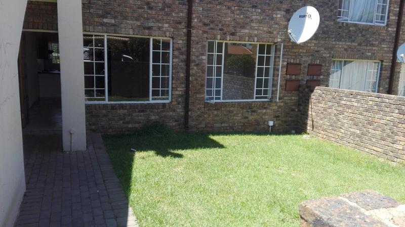 To Let 2 Bedroom Property for Rent in Rooihuiskraal Gauteng