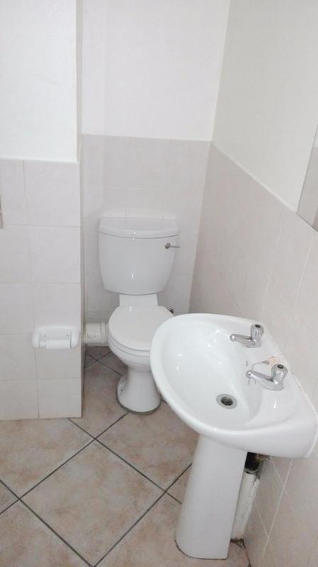 To Let 2 Bedroom Property for Rent in Rooihuiskraal Gauteng