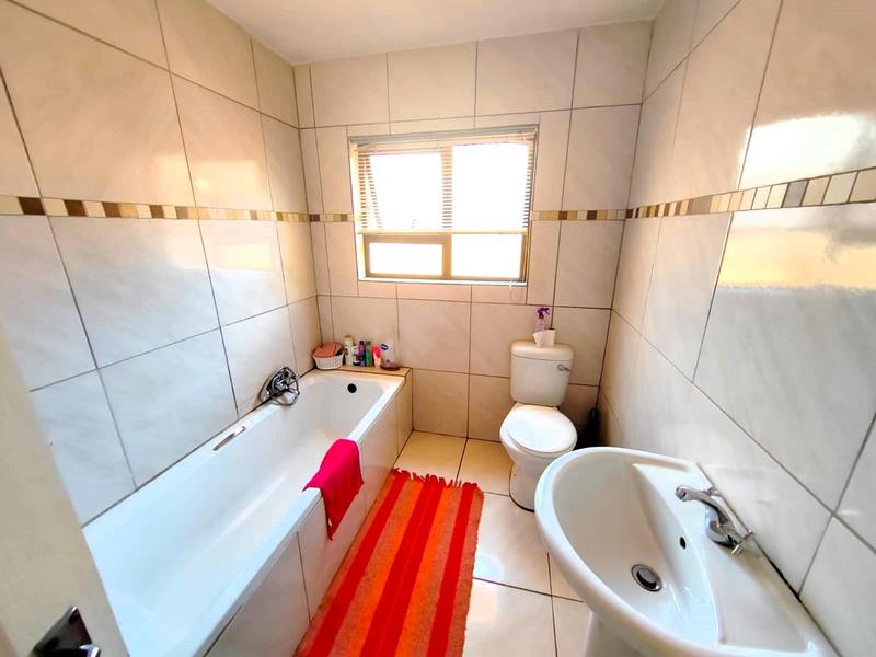 4 Bedroom Property for Sale in Amandasig Gauteng