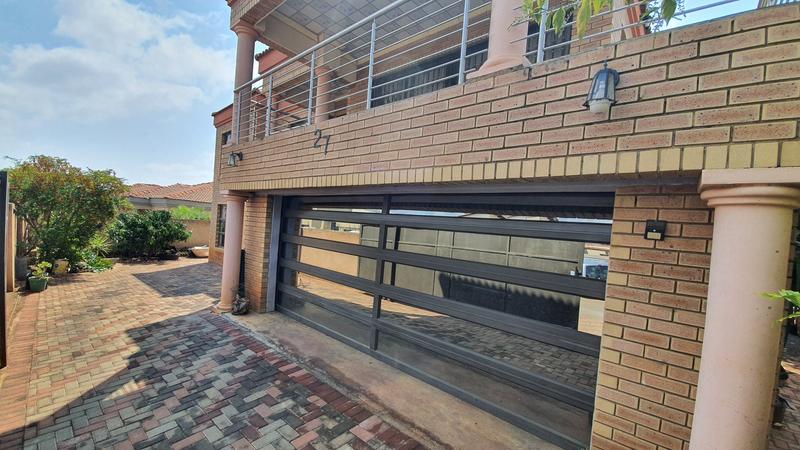 5 Bedroom Property for Sale in The Orchards Gauteng