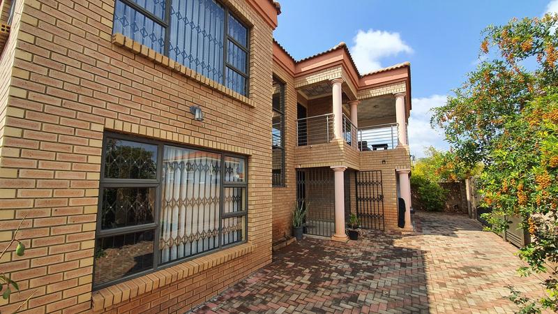 5 Bedroom Property for Sale in The Orchards Gauteng