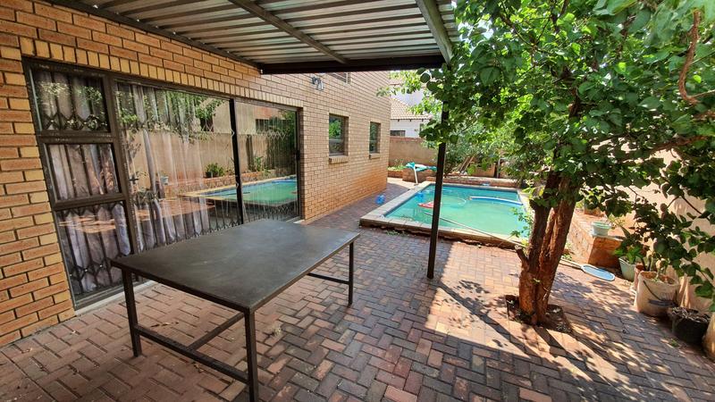 5 Bedroom Property for Sale in The Orchards Gauteng