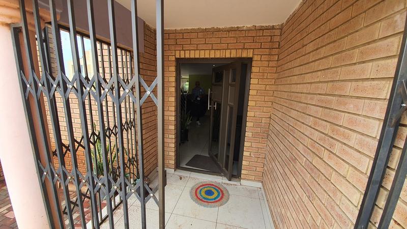 5 Bedroom Property for Sale in The Orchards Gauteng