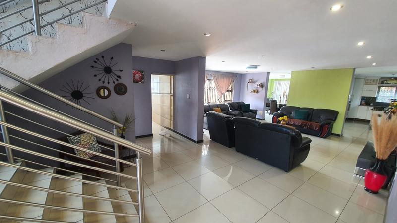 5 Bedroom Property for Sale in The Orchards Gauteng