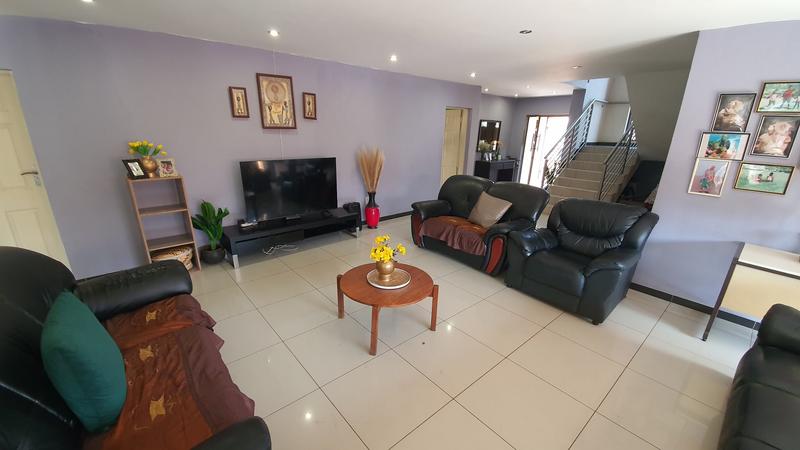 5 Bedroom Property for Sale in The Orchards Gauteng