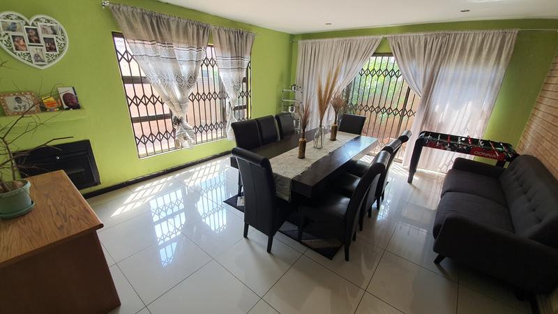 5 Bedroom Property for Sale in The Orchards Gauteng