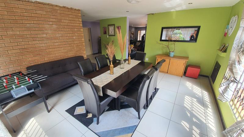 5 Bedroom Property for Sale in The Orchards Gauteng