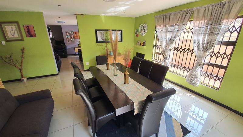 5 Bedroom Property for Sale in The Orchards Gauteng