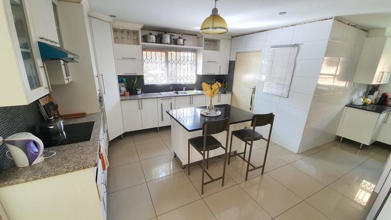 5 Bedroom Property for Sale in The Orchards Gauteng